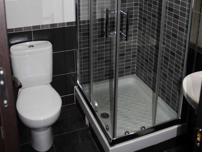 Bathroom 5, Hostal MH Fuencarral, Madrid