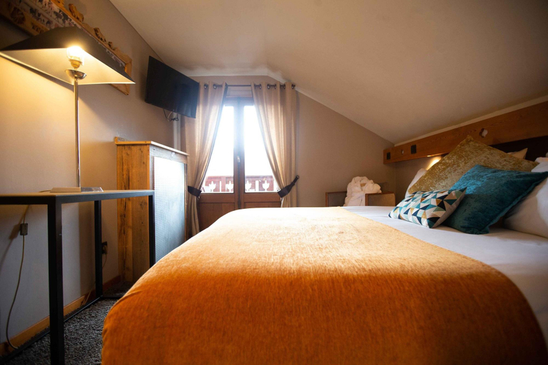 Bedroom 3, Hotel Coeur des Neiges, Haute-Savoie