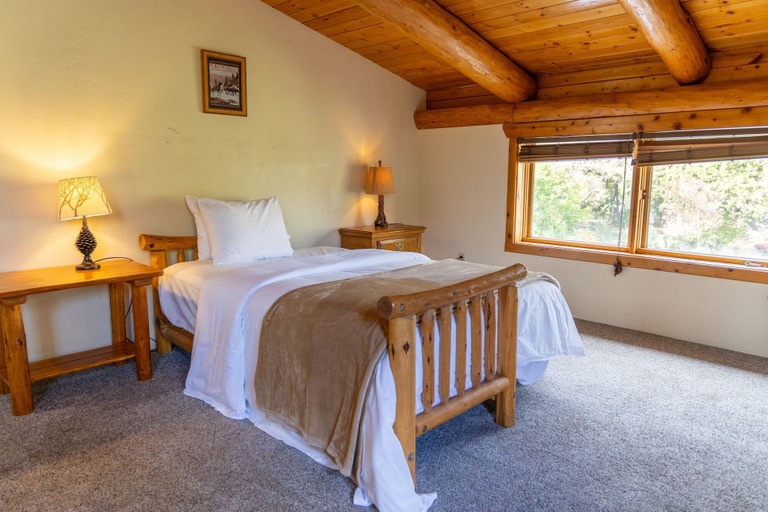 Room 5, The Lindsay Lodge Restaurant, Jackson