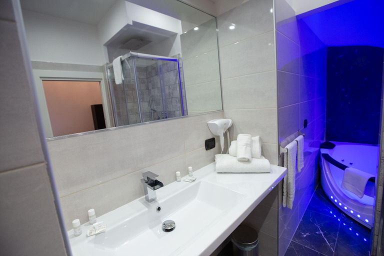 Bathroom 5, Comfort Zone Naples, Napoli