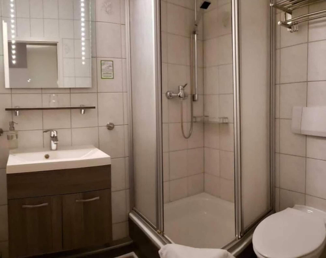 Bathroom 4, Parkhotel am Schloss, Leipzig
