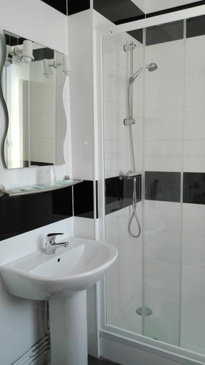 Bathroom 4, Hôtel de la Plage, Seine-Maritime