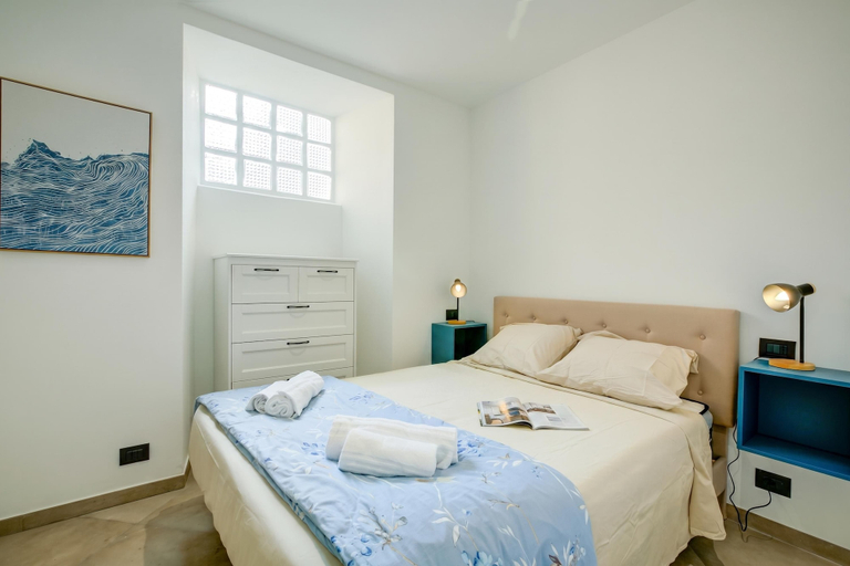 Room 2, La Porte Rouge 100 Mt From Lake Maggiore, Novara