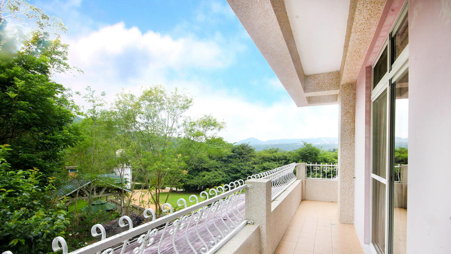 Exterior & Views 2, Bear Meets Moose Bed And Breakfast, Nantou