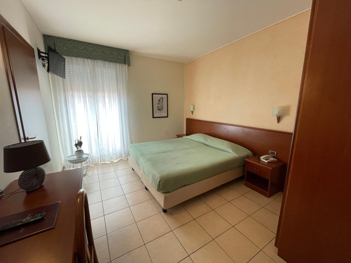 Bedroom 3, Virginia, Verona