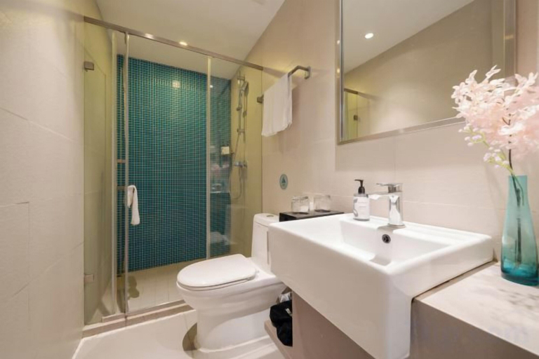 Bathroom 2, Home Inns Hotel (Wuhan Wansongyuan), Wuhan