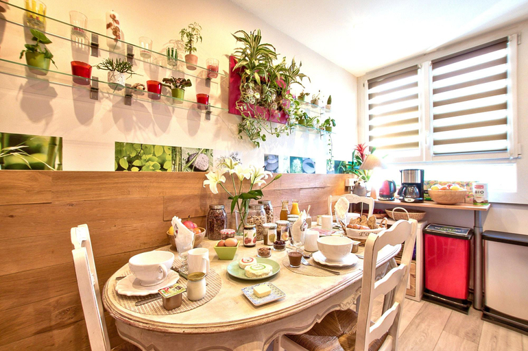 Food & Drinks 5, NATURALBNB - 5 superbes chambres d'hôtes thémati, Rhône