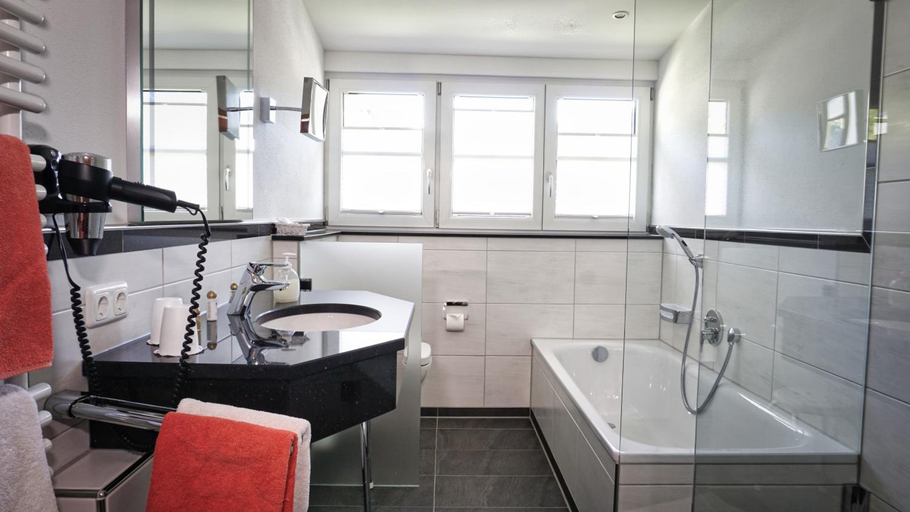 Bathroom 4, Hotel Landhaus Feldmeier, Garmisch-Partenkirchen