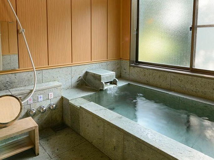 Bathroom 5, Le Nessa Jyogasaki, Itō