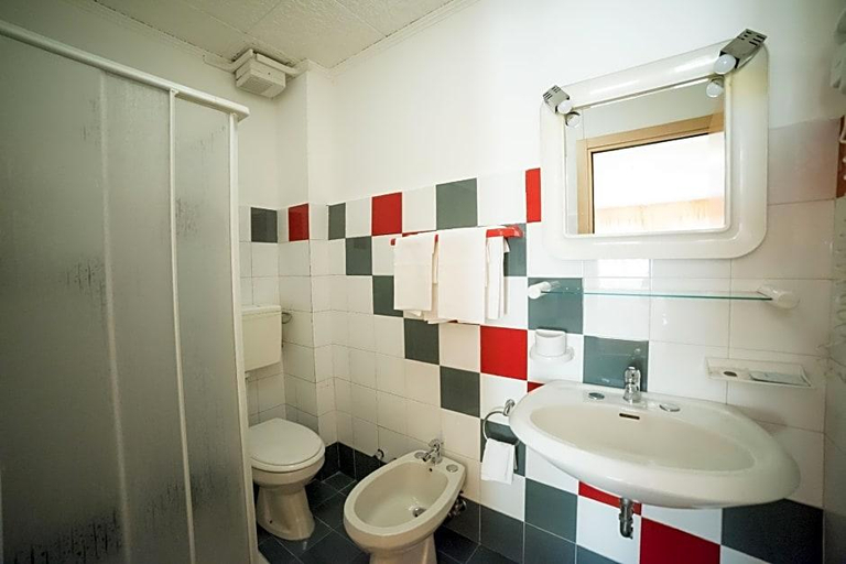 Bathroom, La Piramide, Messina
