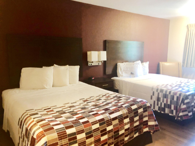 Bedroom 5, Evergreen Inn & Suites Portland, Multnomah
