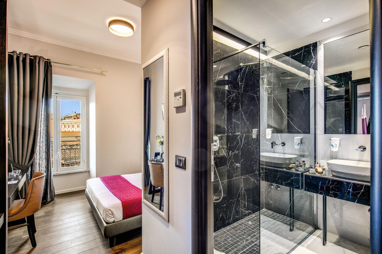 Bathroom 4, Little Queen Navona, Rome