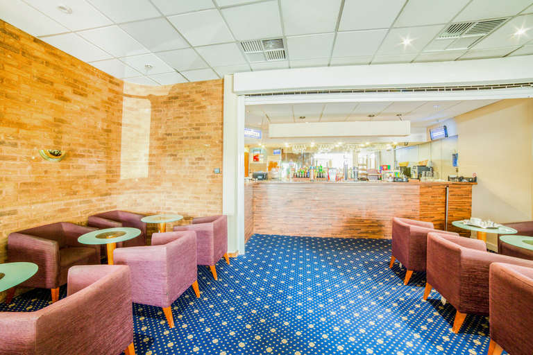 Bar 4, OYO The Chiltern Hotel, Luton