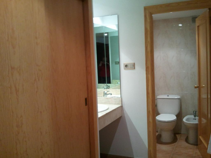 Bathroom 5, El Pilar, Huesca