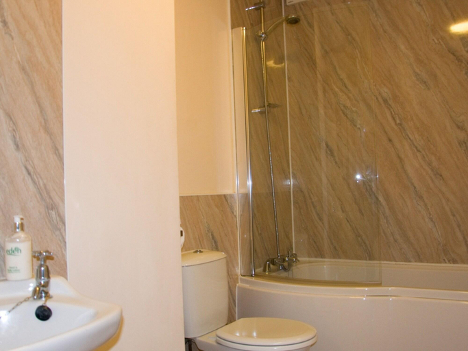Bathroom 3, Horseshoe Hotel, North Yorkshire