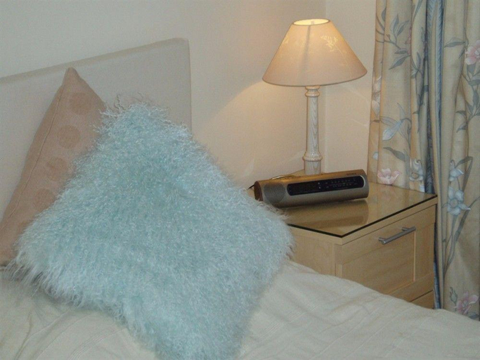 Bedroom 4, 31 Queens Road - B&B, Hampshire