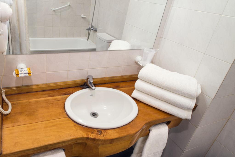 Bathroom 4, Intermonti, Lacar