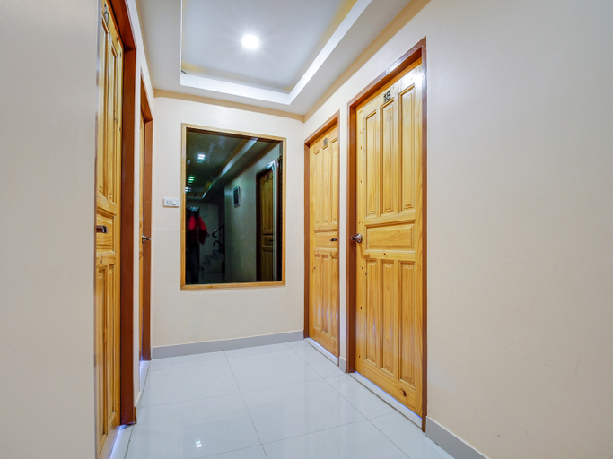 Lobby 3, OYO 1027 Patumnak Beach Guesthouse , Pattaya