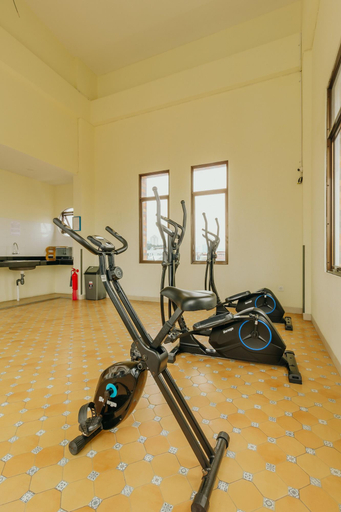 Sports and Entertainment 4, Urbanest Inn House Slipi, West Jakarta