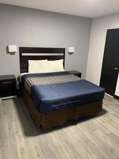 Room 3, Regal Inn, Kay