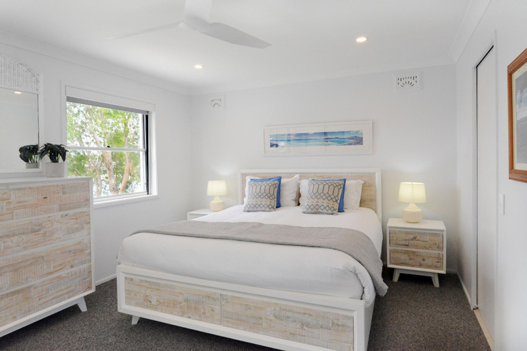 Room 2, Noosa Entrance Waterfront Resort, Noosa - Noosa-Noosaville
