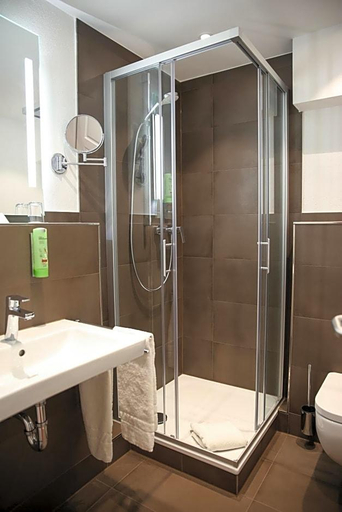 Bathroom 1, Friedenseiche, Bad Tölz-Wolfratshausen