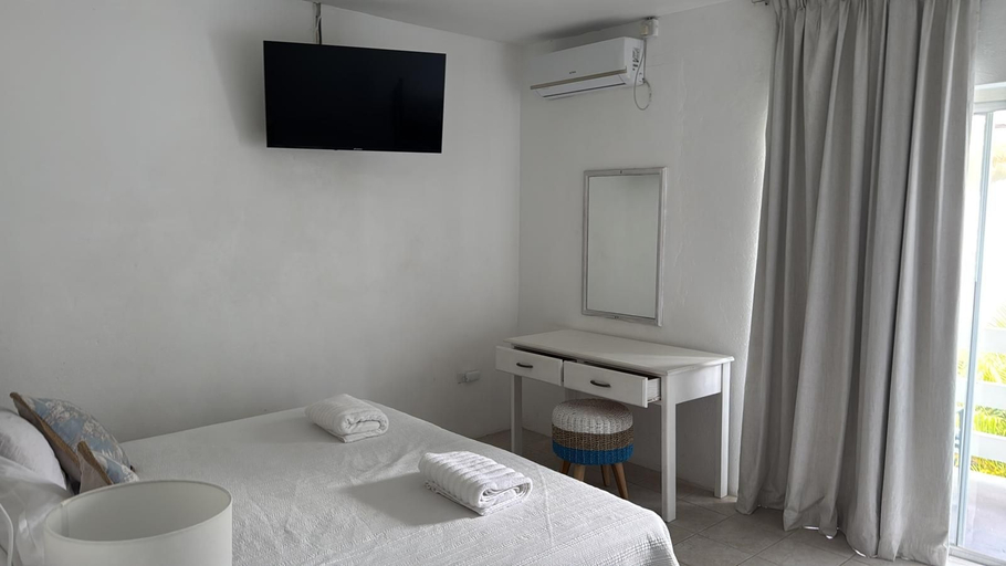 Room 4, Bonanza Apartments