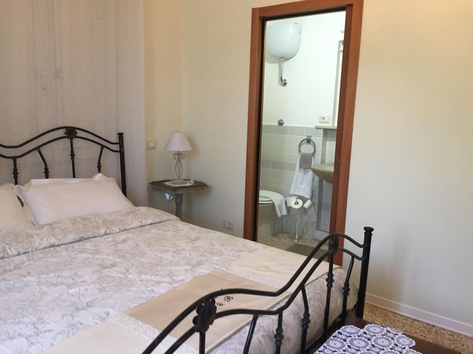 Room 5, La Rocca Mia House B B, L'Aquila