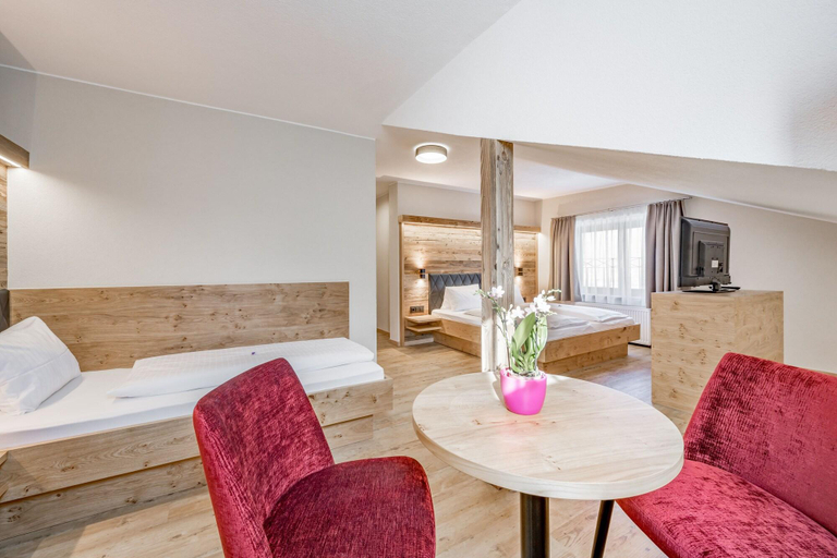 Room 5, Gasthof Schroll, Kufstein
