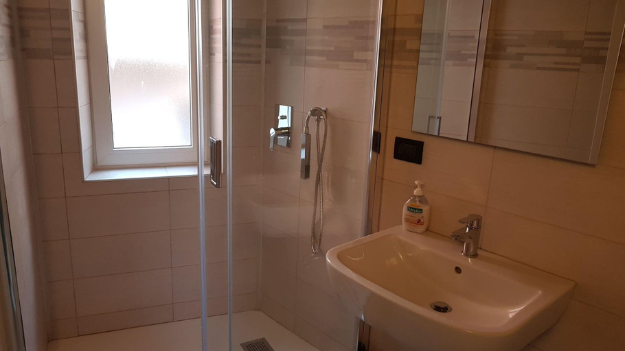 Bathroom 5, Vento Di Grecale, La Spezia