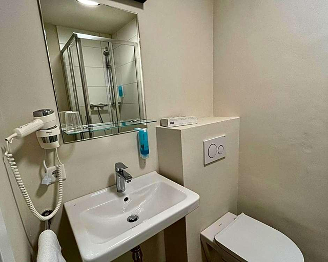Bathroom 3, Goldener Löwe, Kufstein