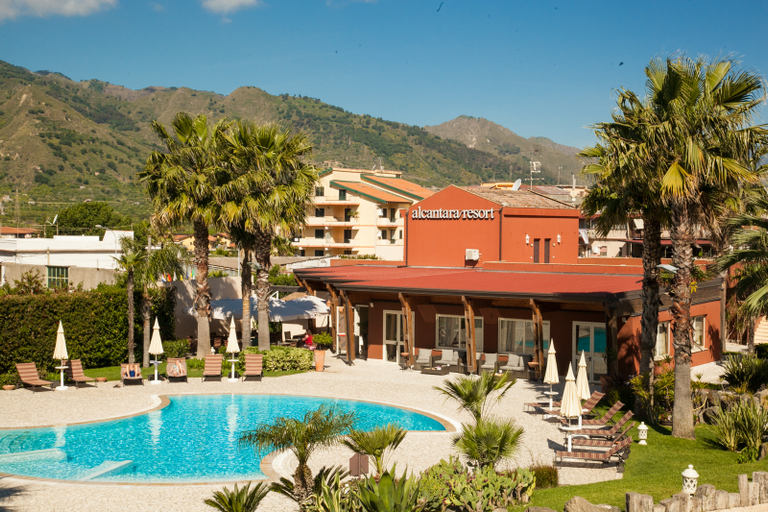 Pool 5, Alcantara Resort, Messina