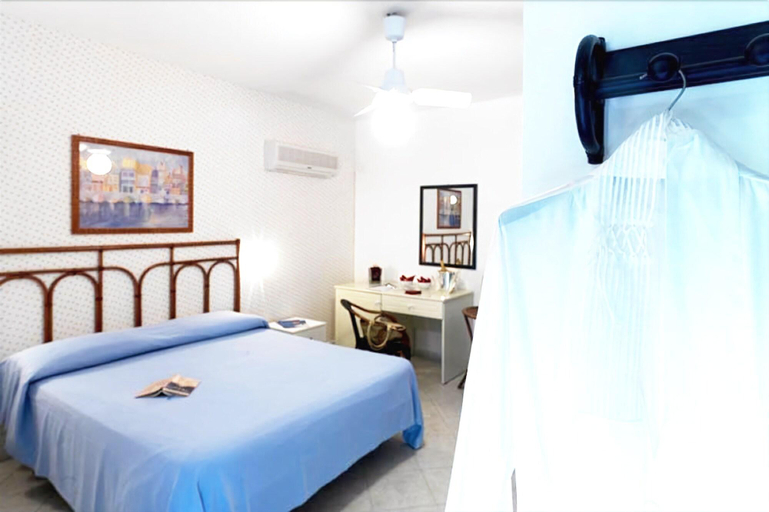 Bedroom 3, Camping Le Palme, Salerno