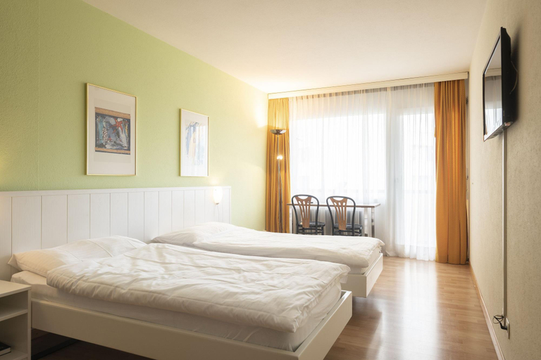 Bedroom 3, Hotel Bahnhof, Bern