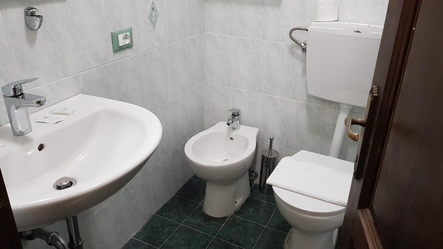 Bathroom 4, Vento Di Grecale, La Spezia