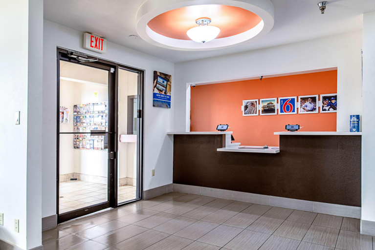 Public Area 2, Motel 6 Lebanon, IN, Boone