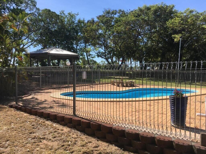 Sport & Beauty 4, Hillview Motel, Charters Towers