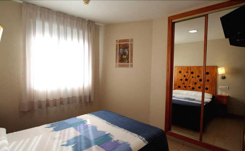 Bedroom 3, Hostal Quatre Llunes, Alicante