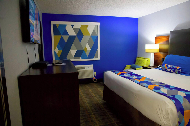 Bedroom 4, Express Inn Parsons, Labette