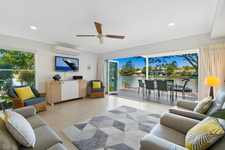 Room 5, Noosa Entrance Waterfront Resort, Noosa - Noosa-Noosaville