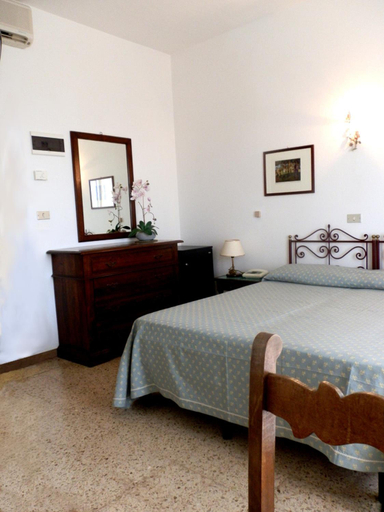 Bedroom 3, Hotel Nautic B&B, Rimini