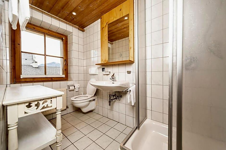 Bathroom 4, Stockerwirt, Kufstein