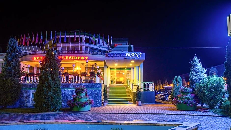 Exterior & Views 2, President, Arad