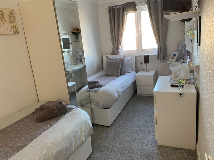 Bedroom 3, The Thoresby Guest House Scarborough, North Yorkshire