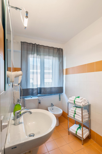 Bathroom 4, Lucca in Villa San Marco, Lucca