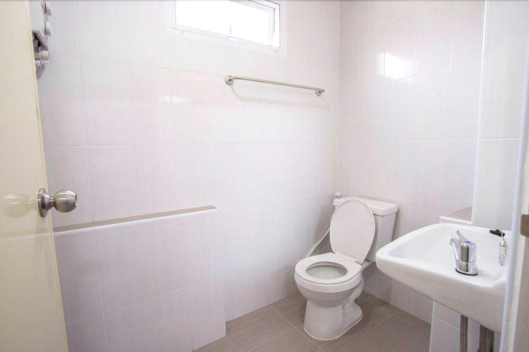 Bathroom 4, Oblique Apartment, Bang Yai