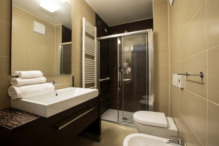Bathroom 5, Hotiday Cadore Dolomites, Belluno
