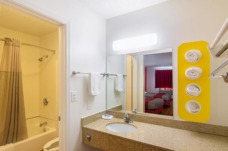 Bathroom 4, Motel 6 Lawton, OK, Comanche