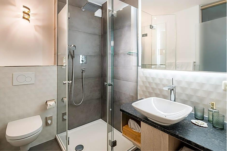 Bathroom 5, Pommernyacht, Vorpommern-Greifswald
