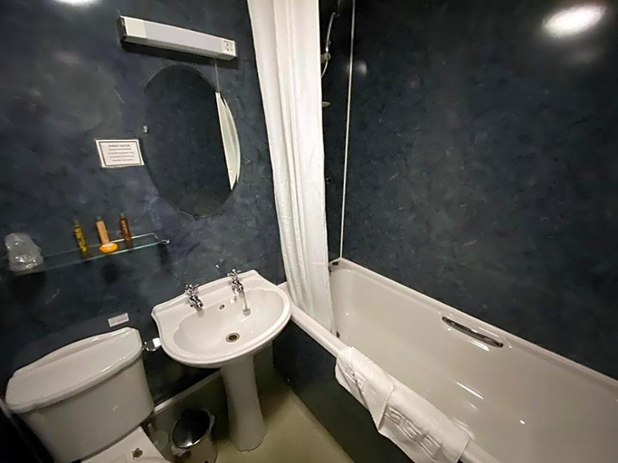 Bathroom 5, Cubley Hall, Barnsley